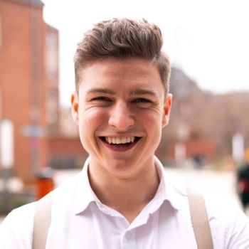 Jonah Grütters im Podcast Born to Pflege